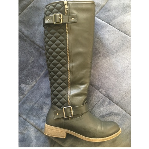 Boots - Picture 2 of 4